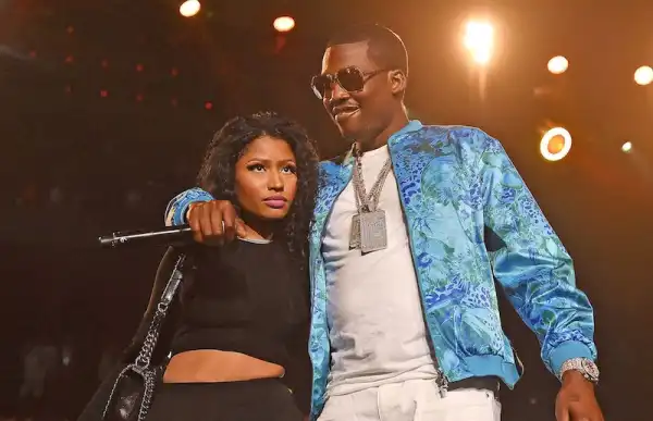 Video: Nicki Minaj Grabs Meek Mill’s Junk on Stage