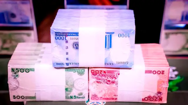 Hawkers sell redesigned Naira notes at Zaria motor park