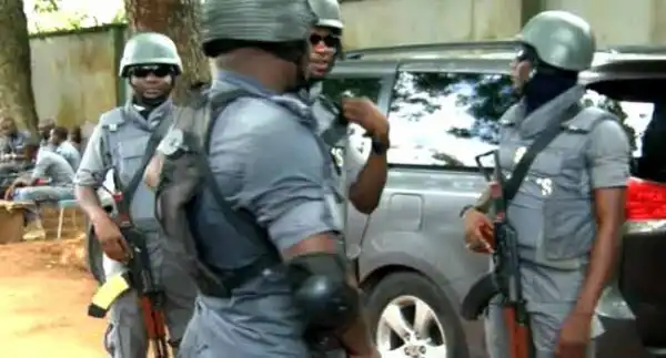 How Smugglers Attacked Nigerian Customs Office In Kebbi, Damaged Vehicles, Carted Away Seized Foodstuffs