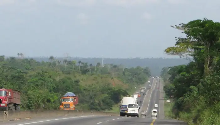 Protesters block Ore-Benin Expressway over naira scarcity