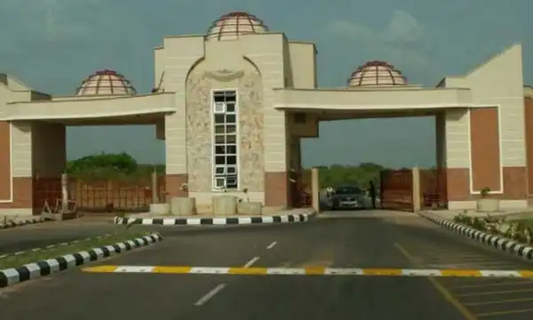 Commotion As KWASU Students Attack Malete Police Station