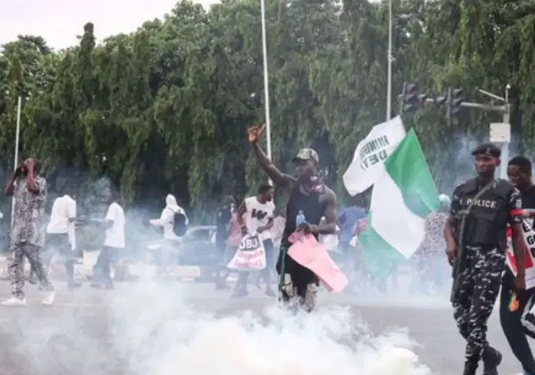 Police disperse peace protesters in Berger with teargas