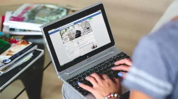 How to get a girl on social media
