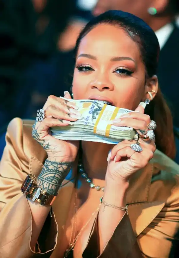 See the shocking advice fan gave to Rihanna