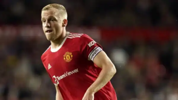 Berbatov convinced Man Utd preparing to sell Van de Beek