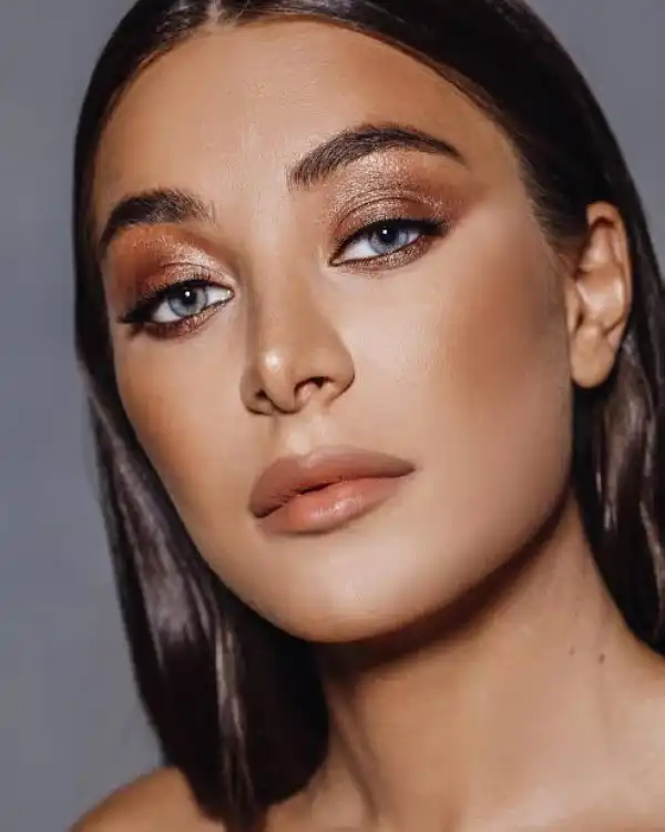 Career & Net Worth Of Elina Chaga