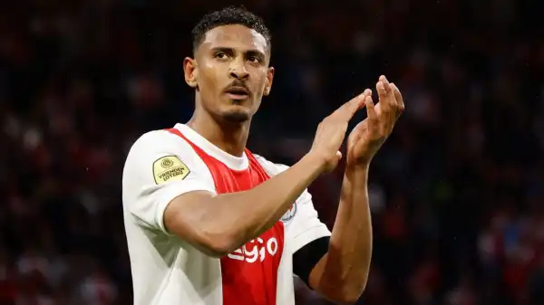 Sebastien Haller to undergo Borussia Dortmund medical