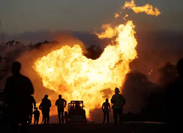 Gas explosion razes vehicles, goods in Niger State