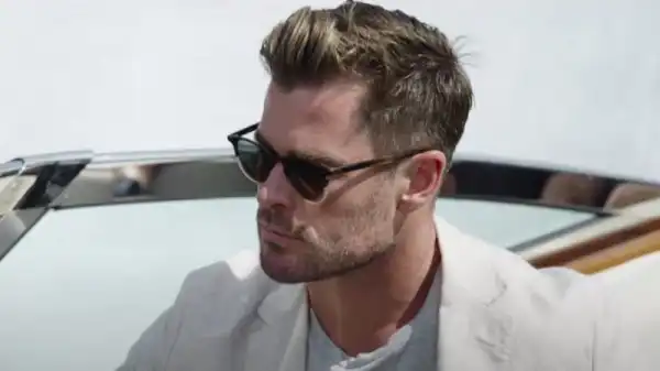 Spiderhead Photos Set Debut Date for Netflix’s Chris Hemsworth-Led Pic