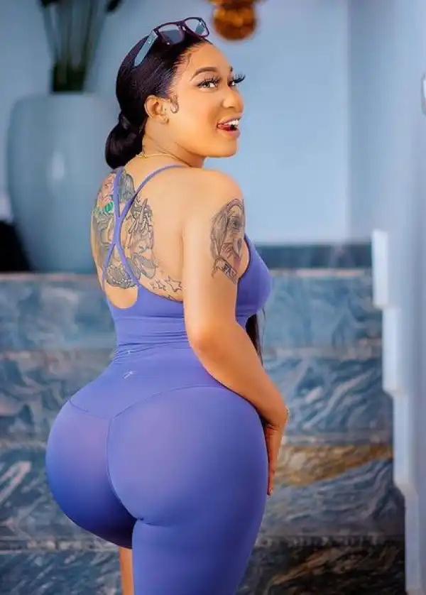 Fans Drool As Tonto Dikeh Flaunts Backside