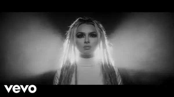 Zhavia Ward – Waiting (Music Video)