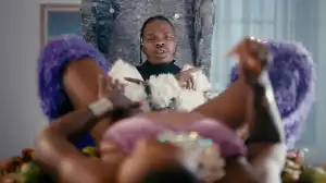 Naira Marley Ft. Busiswa – Coming (Video)