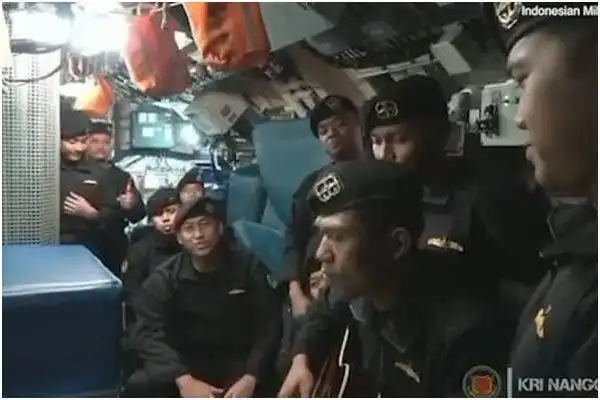 Heartbreaking Video Of Indonesian Navy Officers Singing Goodbye Song Before Their Submarine Sank