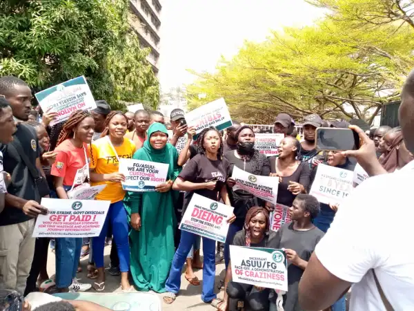 ASUU Strike: Blocking Roads During Protests Is A Crime - Fashola