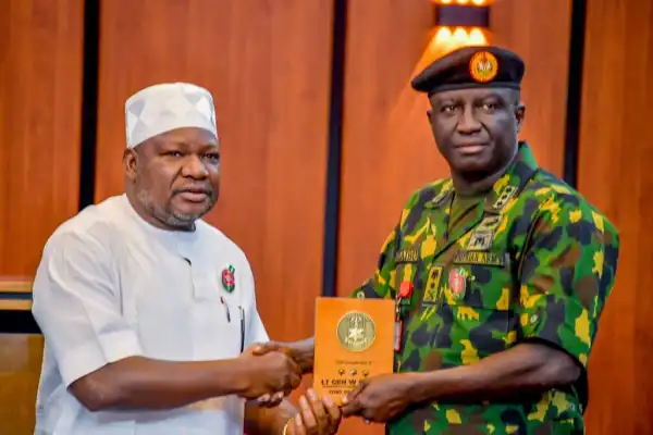 Army Chief, Shaibu pledges support to tackle insecurity in Niger