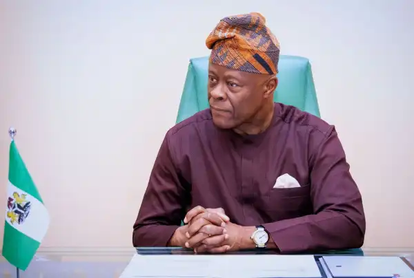 Sick Finance Minister, Wale Edun makes first public appearance in London (VIDEO)