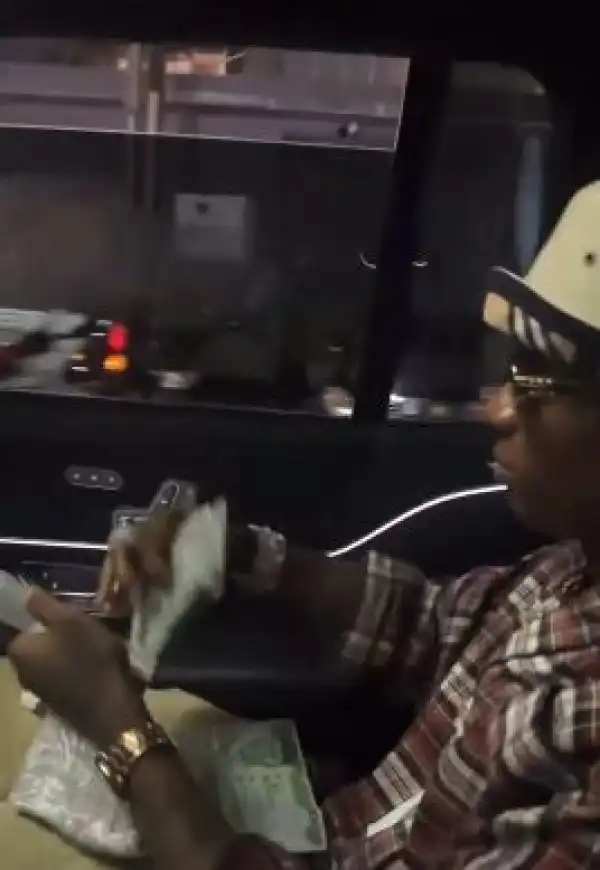 Wizkid Throws Naira Notes To Fans Through Car Window (Video)
