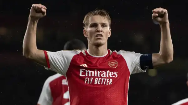 Martin Odegaard signs new Arsenal contract