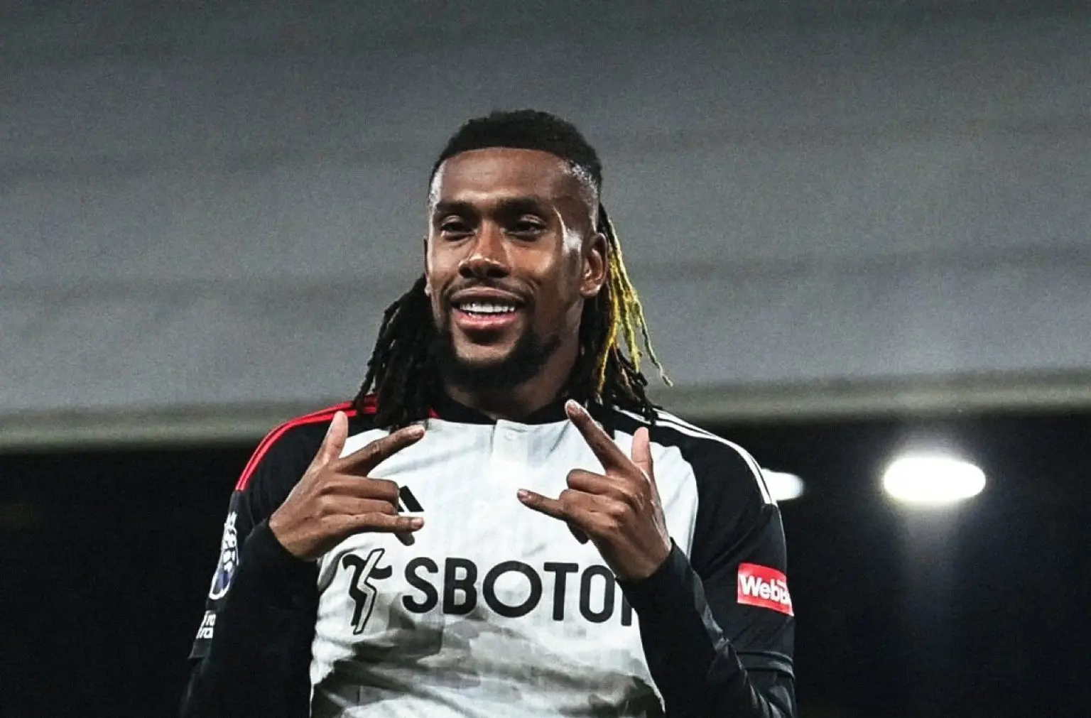 EPL: Alex Iwobi celebrates 300th appearance