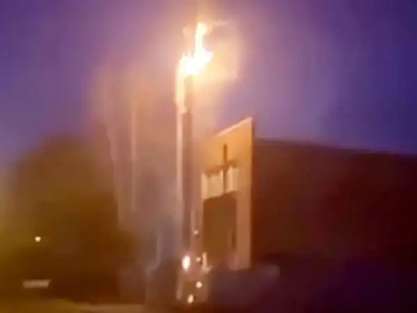 COVID-19: UK Residents Set 5G Mast On Fire