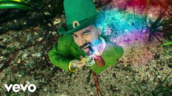 J. Balvin, Sky – Verde (Music Video)