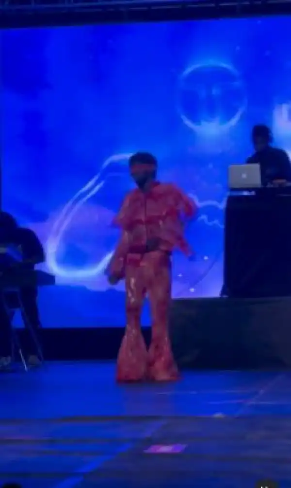Mixed Reactions As Omah Lay Performs On Stage Wearing A Pink Outfit (Video)