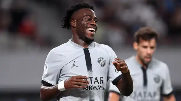 Leeds remain in talks over €25m Arnaud Kalimuendo deal