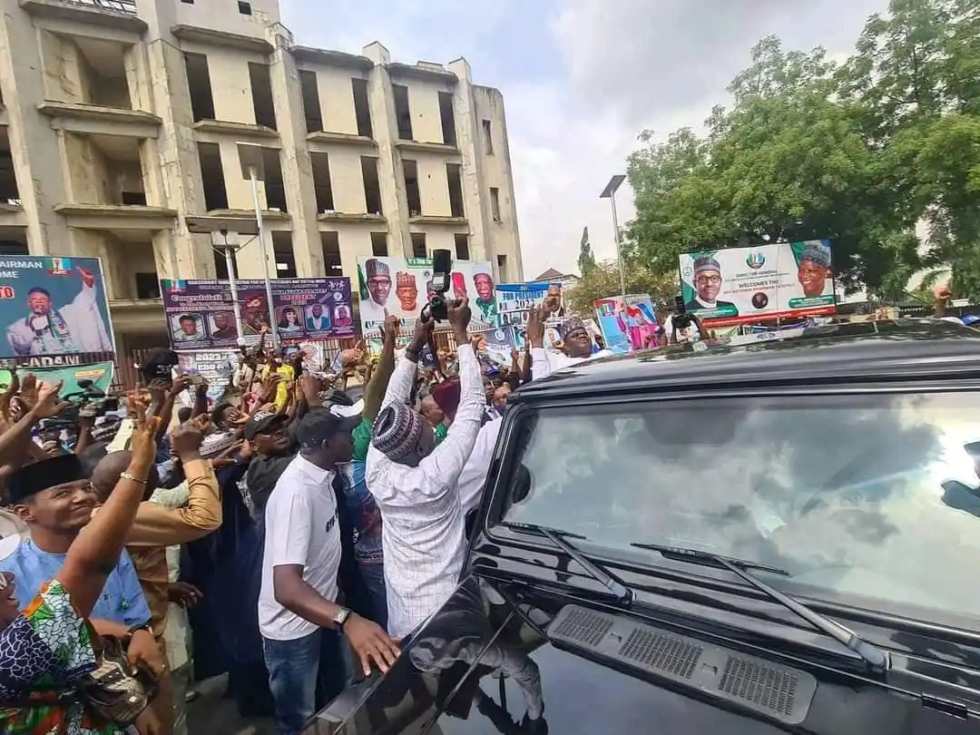 Unprecedented Crowd Flood APC Secretariat As Gov Bello Obtains Presidential Form