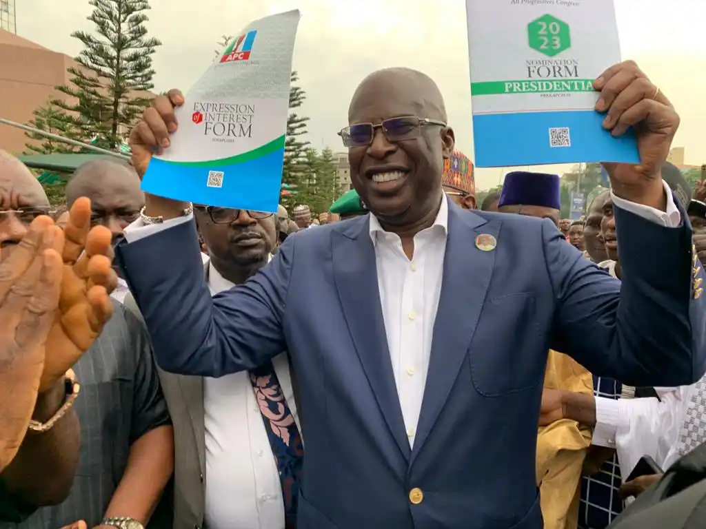 Nigerians Besiege NNPC Towers, Present.n100m Nomination Forms To Sylva