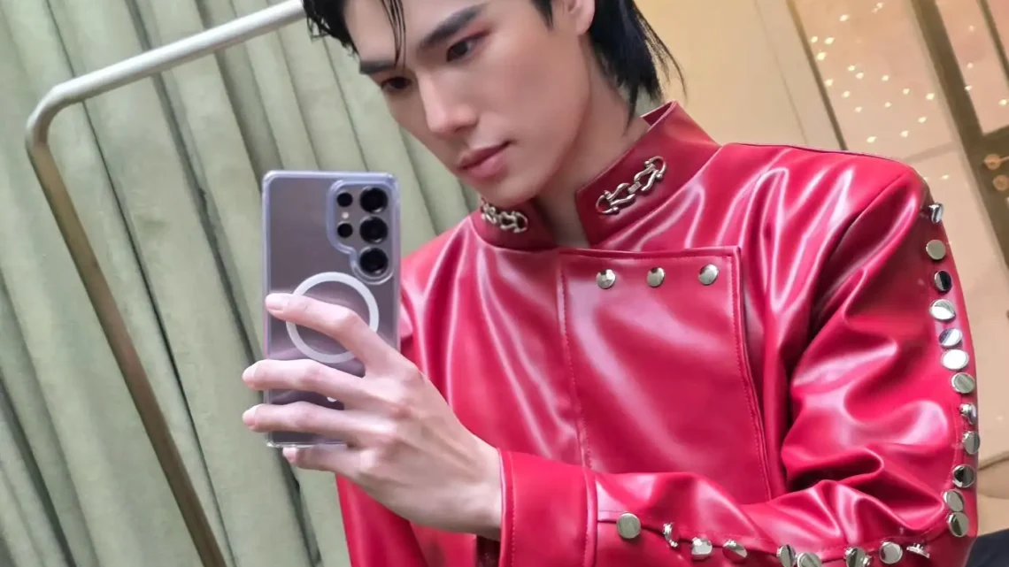 Age & Career Of Phuwin Tangsakyuen