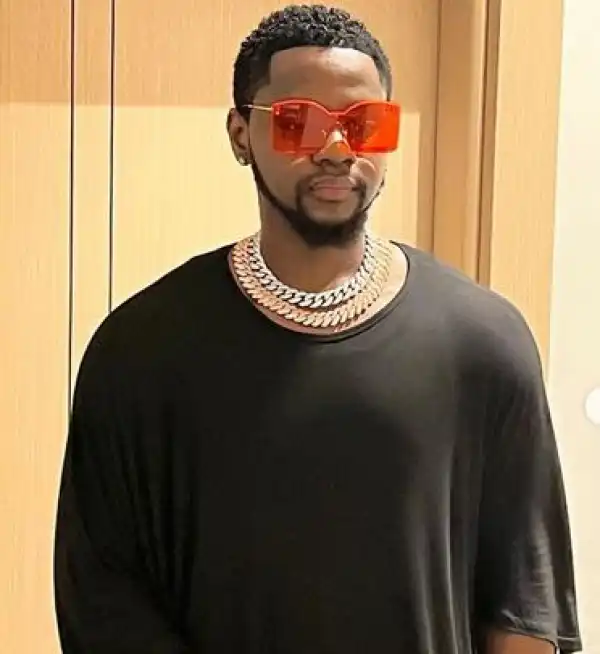 Singer Kizz Daniel In Shock As He Witnesses Power Outage In Dubai (Video)