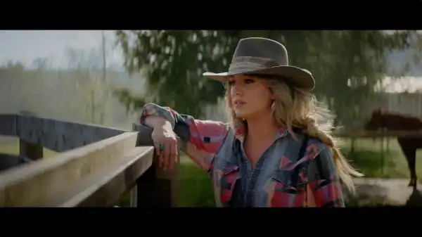 Lainey Wilson – Heart Like A Truck (Video)