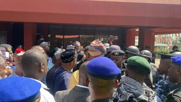 PDP sends message to Nigerians after ‘attack’ on national secretaria