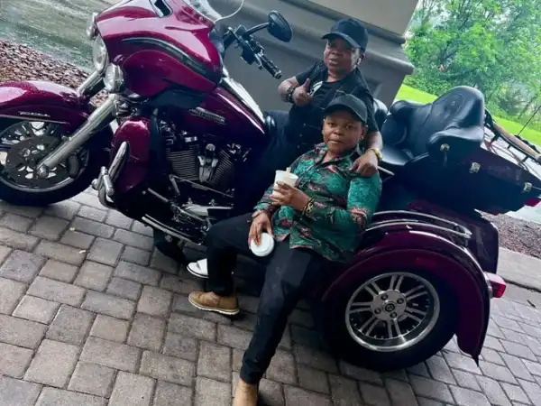 Pawpaw Celebrates Long-Standing Friendship With Aki (Photo)