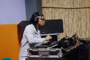 Dj Obza & Jay Sax – Happy Day