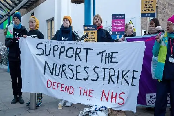 UK nurses prepared to strike until Christmas