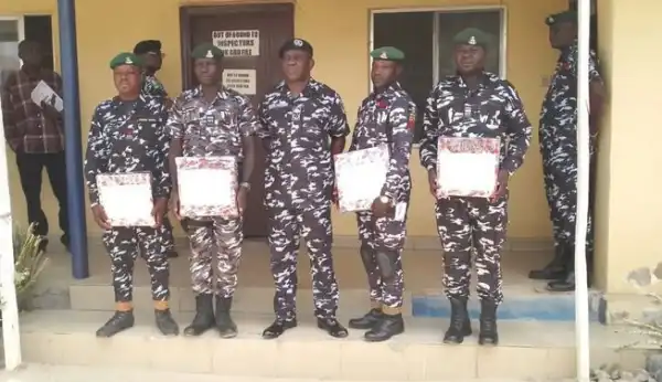 Police Officers Rewarded For Rejecting N8m Bribe From Suspected Kidnappers In Taraba (Photo)