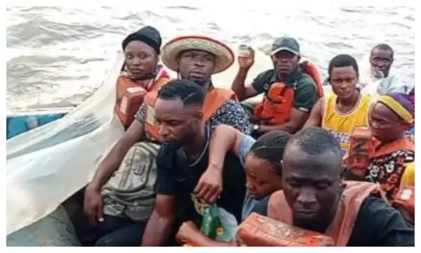 Navy foils sea robbery, rescues 16 in Ibaka–Calabar Channel
