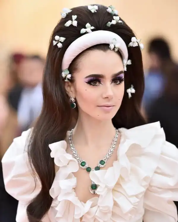 Biography & Net Worth Of Lily Collins