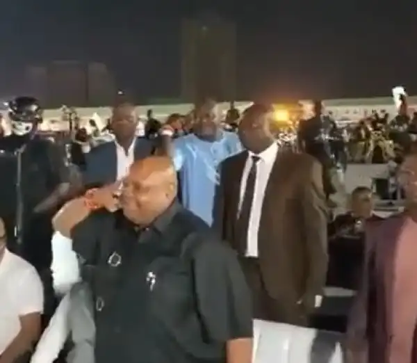 Davido’s Uncle, Governor Ademola Adeleke Attends His Concert In Lagos (Video)