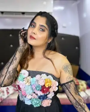 Biography & Career Of Aishwarya Shindogi