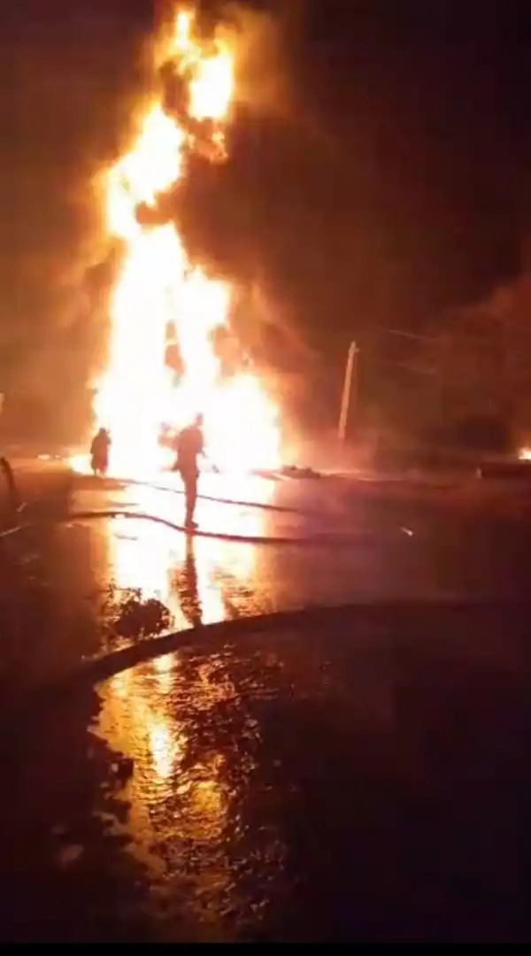 One hospitalised as truck carrying raw materials catches fire in Oyo