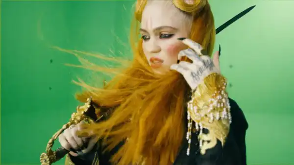 Grimes – You’ll Miss Me When I’m Not Around (Music Video)