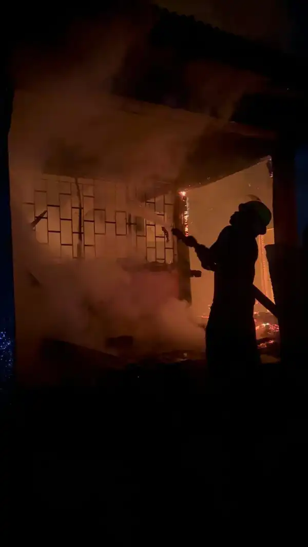 Properties worth millions of naira destroyed as fire ravage 2 residential buildings in Ibadan
